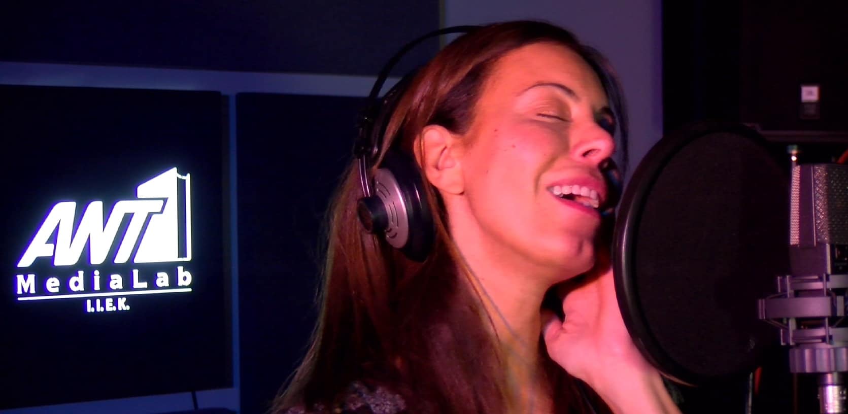 Μια “Different” ηχογράφηση για τους ANT1 Media Labbers